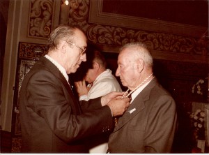 1984. función principal. Imposición primera medalla de oro de la hermandad (3)