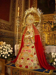 2008. Besamanos de despedida de la Virgen para su restauración